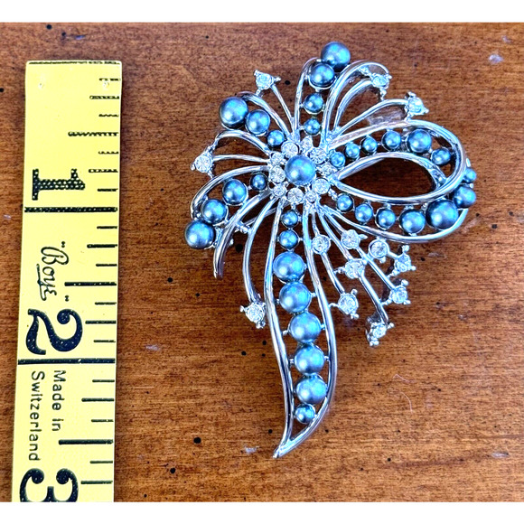 Vtg Nolan Miller Silver Faux Gray Pearls Bow Brooch Clear Rhinestones Wedding - Picture 3 of 5